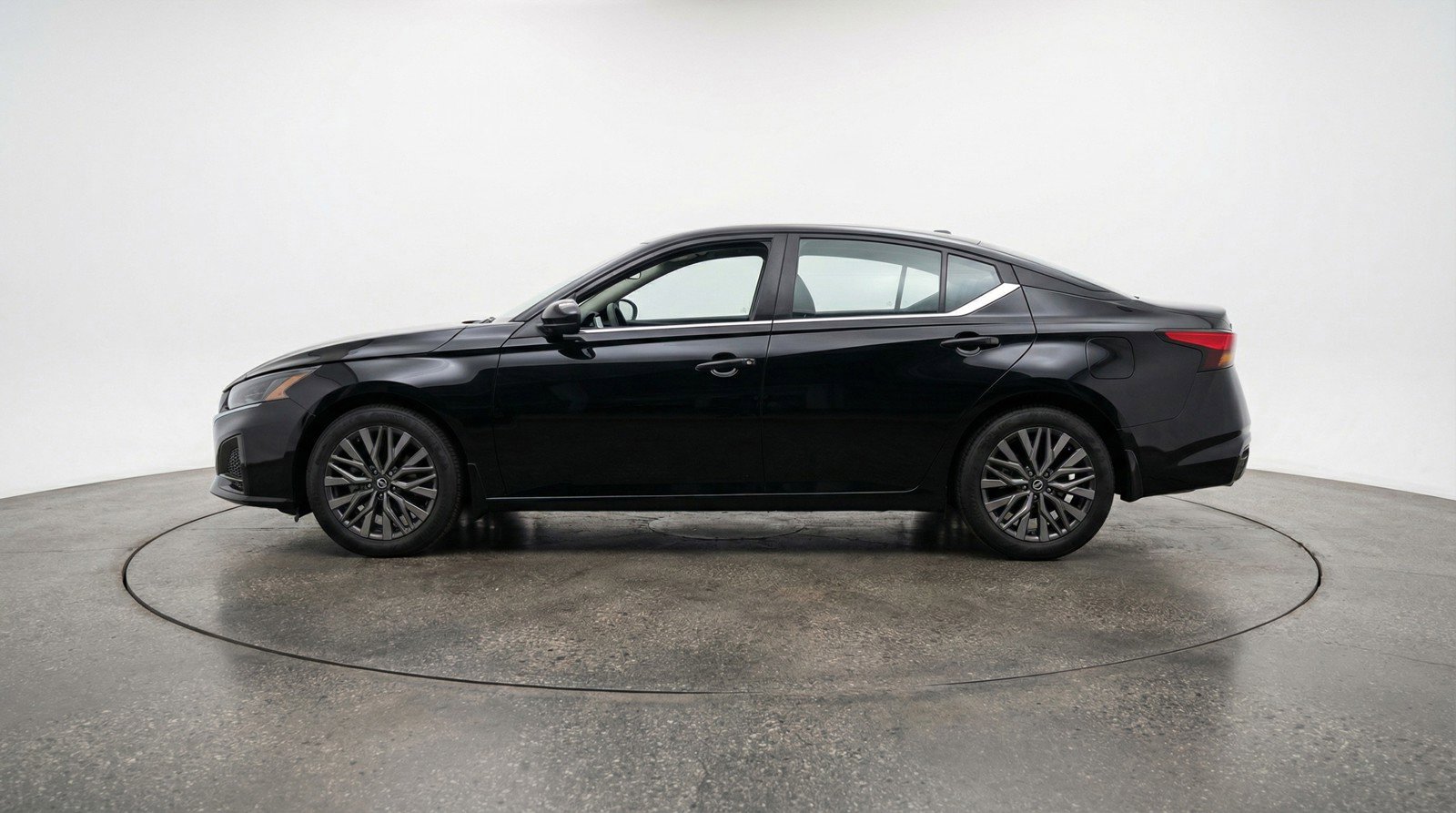 Used 2025 Nissan Altima 2.5 SV FWD image 5