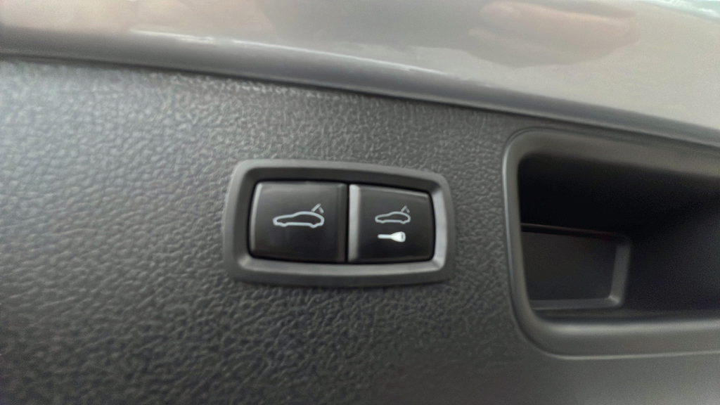 Certified 2025 Porsche Macan S AWD/4WD image 19