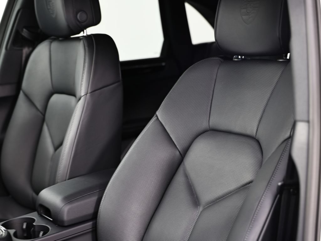 New 2026 Porsche Macan AWD/4WD image 24