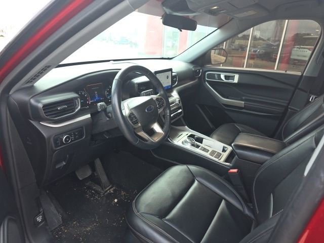 Used 2023 Ford Explorer XLT w/ Equipment Group 202A image 9