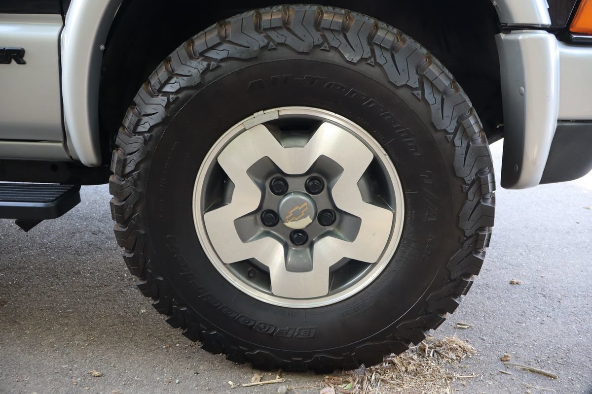 Used 2002 Chevrolet Blazer LS w/ Preferred Equipment Group AWD/4WD image 35