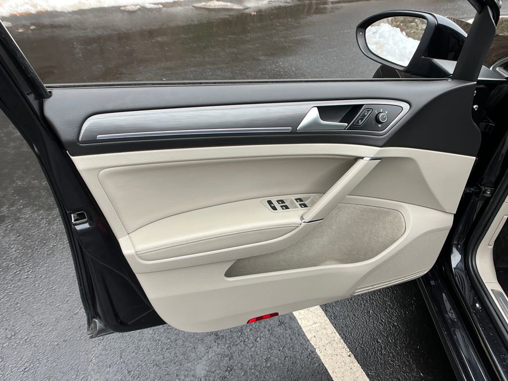 Used 2019 Volkswagen e-Golf SEL Premium image 11