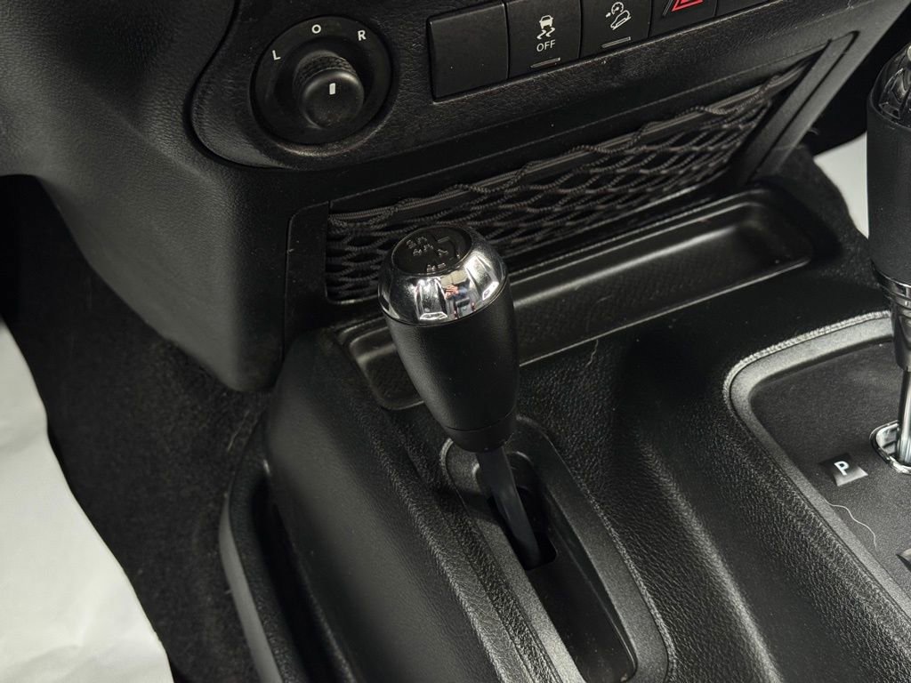 Used 2018 Jeep Wrangler Unlimited Sahara image 35