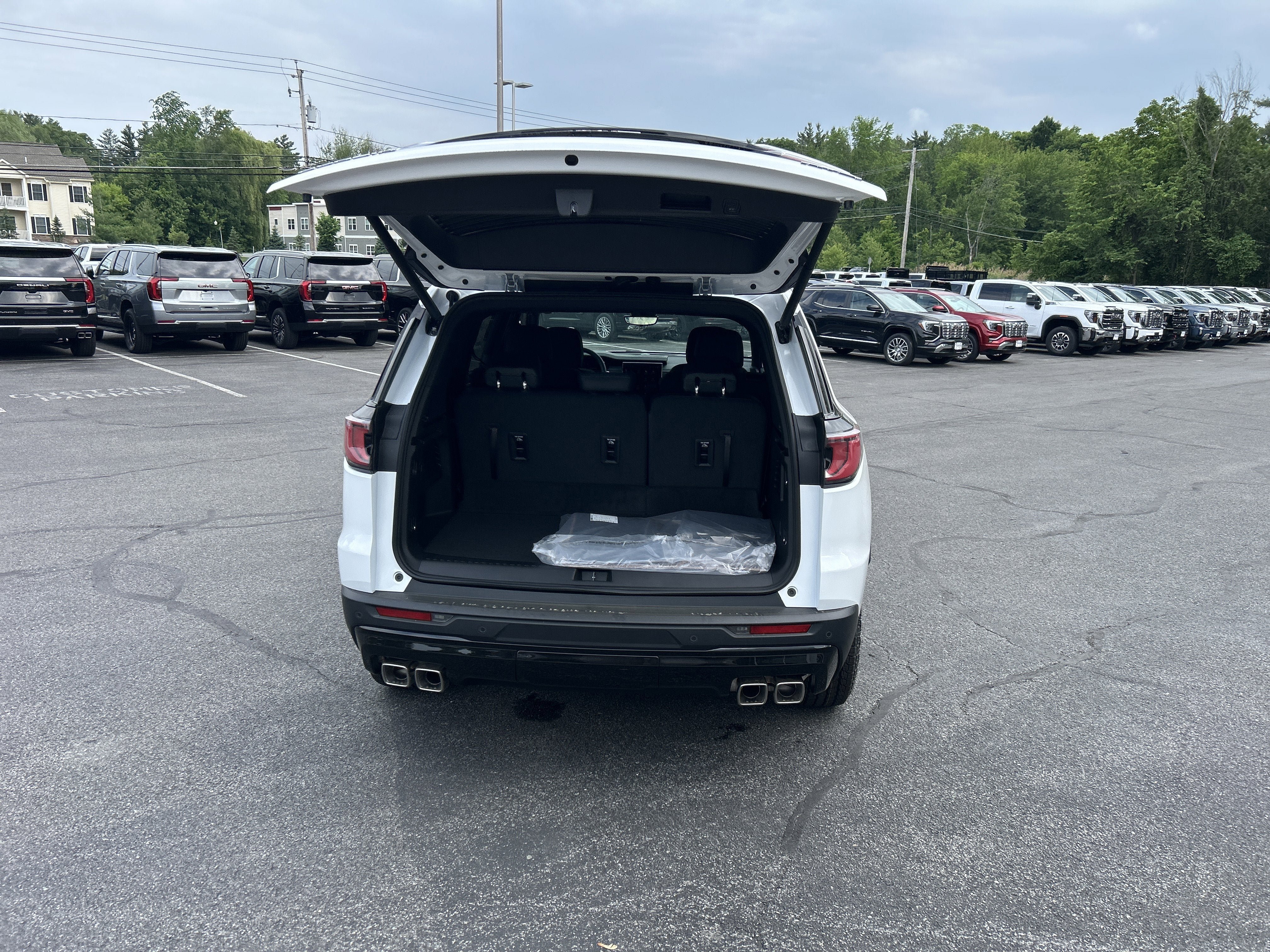 New 2026 GMC Acadia AT4 w/ Luxury Package AWD/4WD image 11