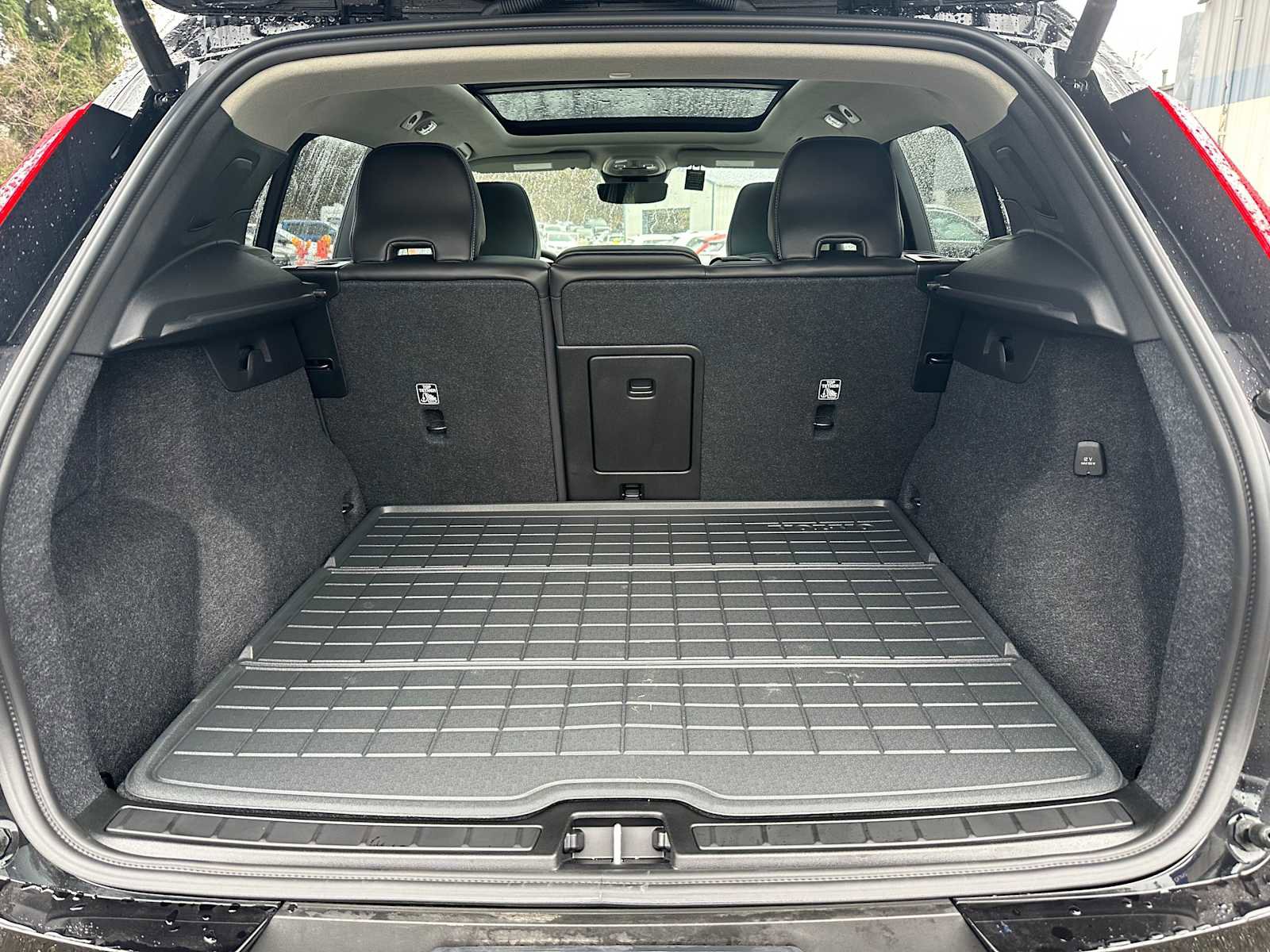 Used 2025 Volvo XC40 B5 Plus w/ Protection Package Premier image 14