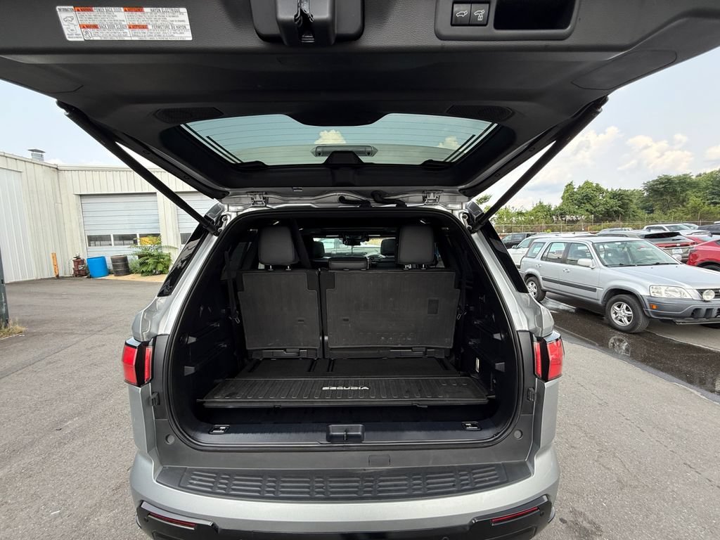 Used 2025 Toyota Sequoia Platinum AWD/4WD image 29