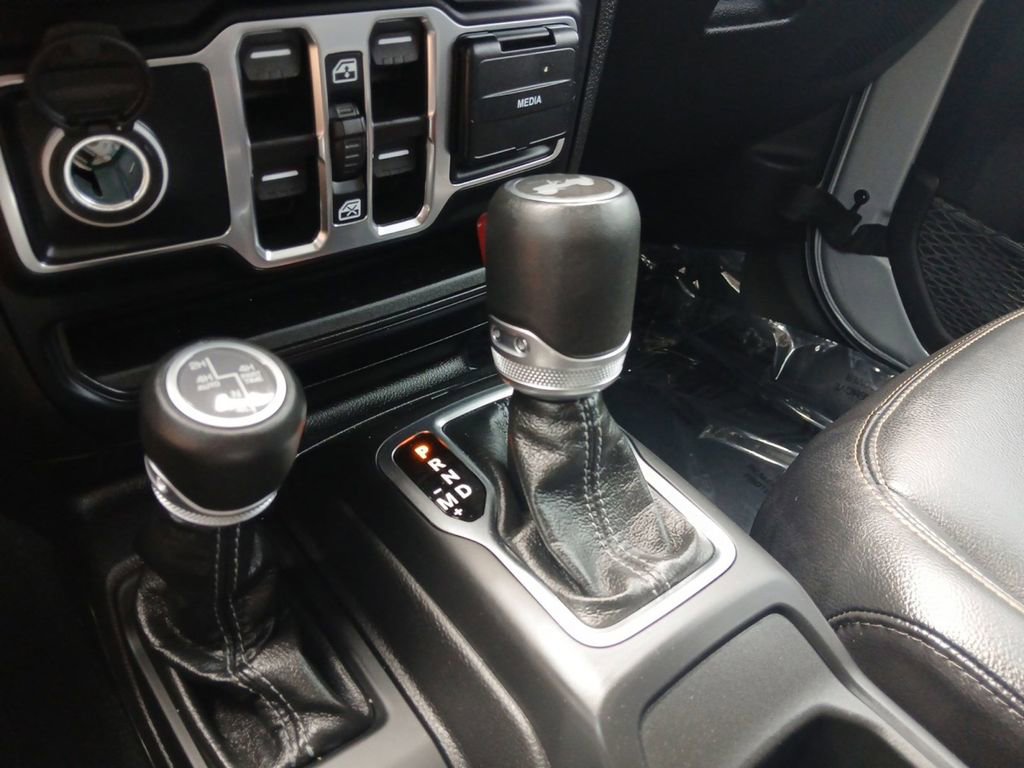 Used 2024 Jeep Wrangler Unlimited Sahara w/ Technology Group AWD/4WD image 19