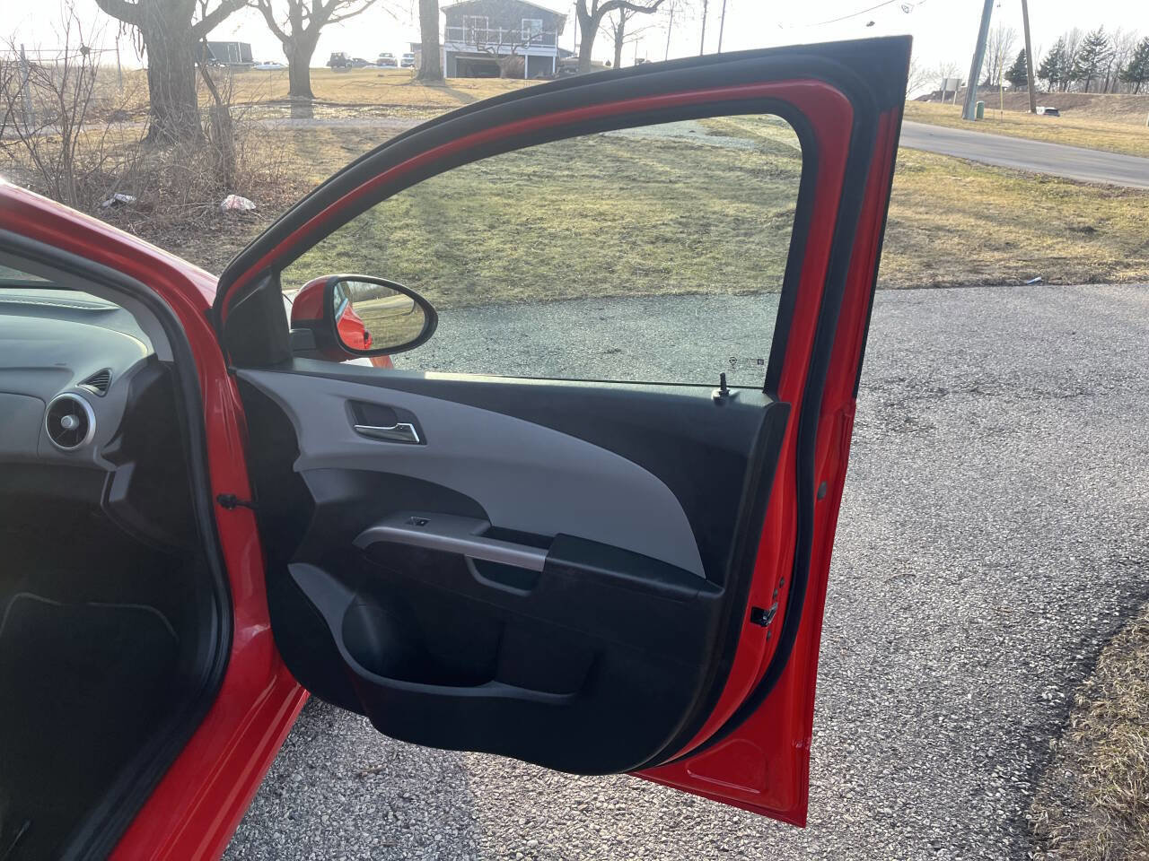 Used 2020 Chevrolet Sonic Premier FWD image 32