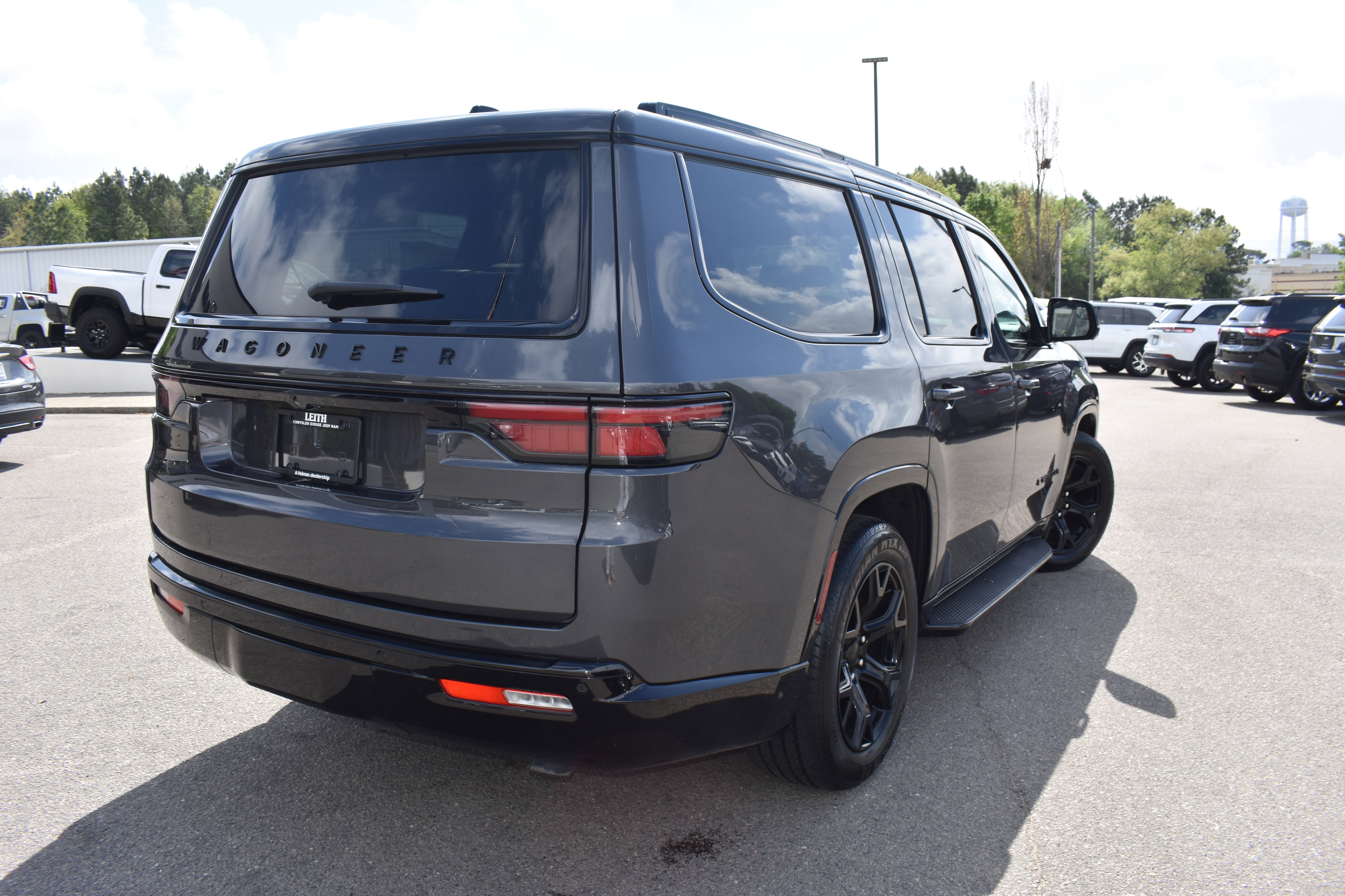 Used 2024 Jeep Wagoneer Series II w/ Convenience Group I image 9