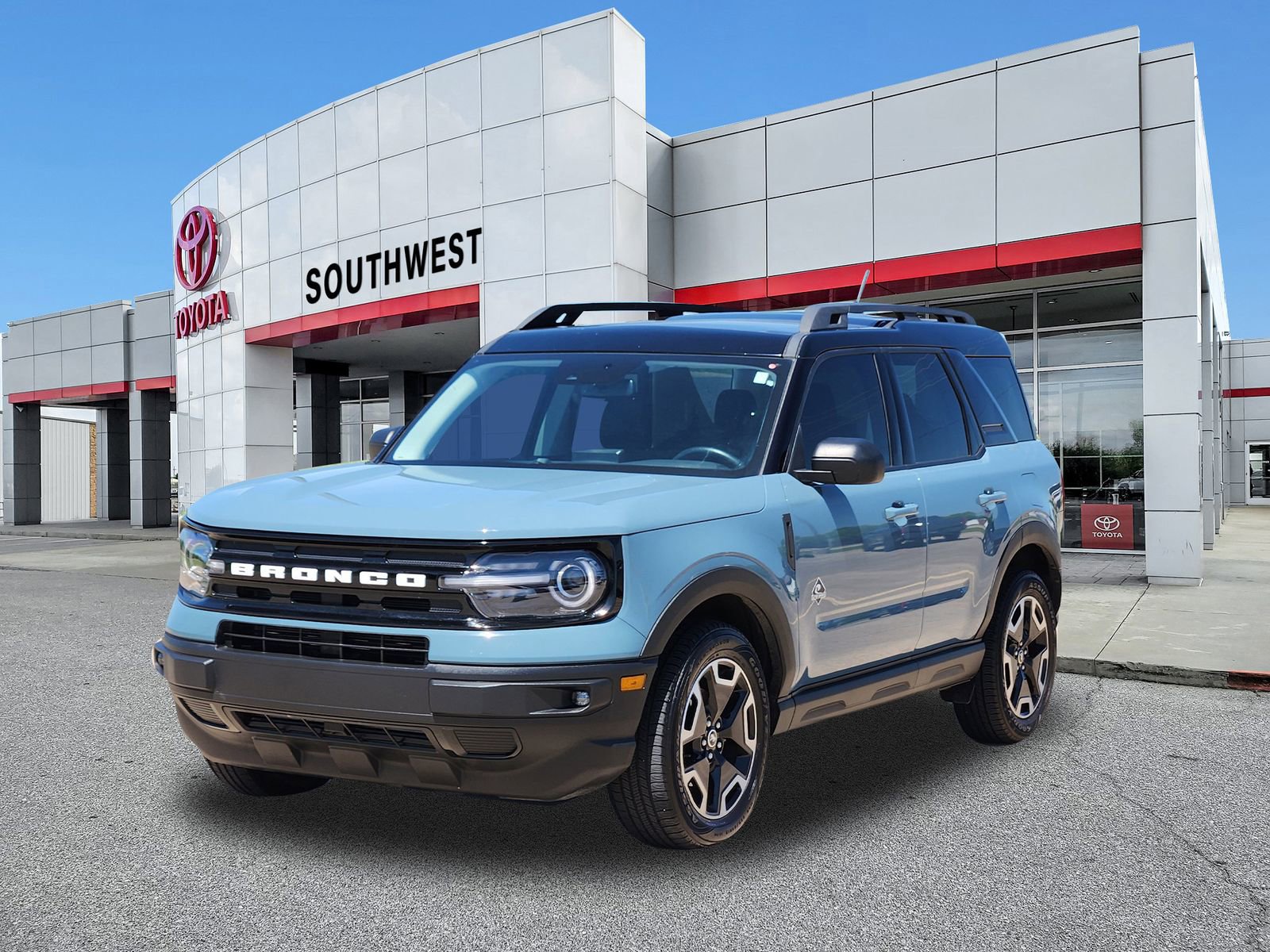 Used 2022 Ford Bronco Sport Outer Banks w/ Tech Package image 2