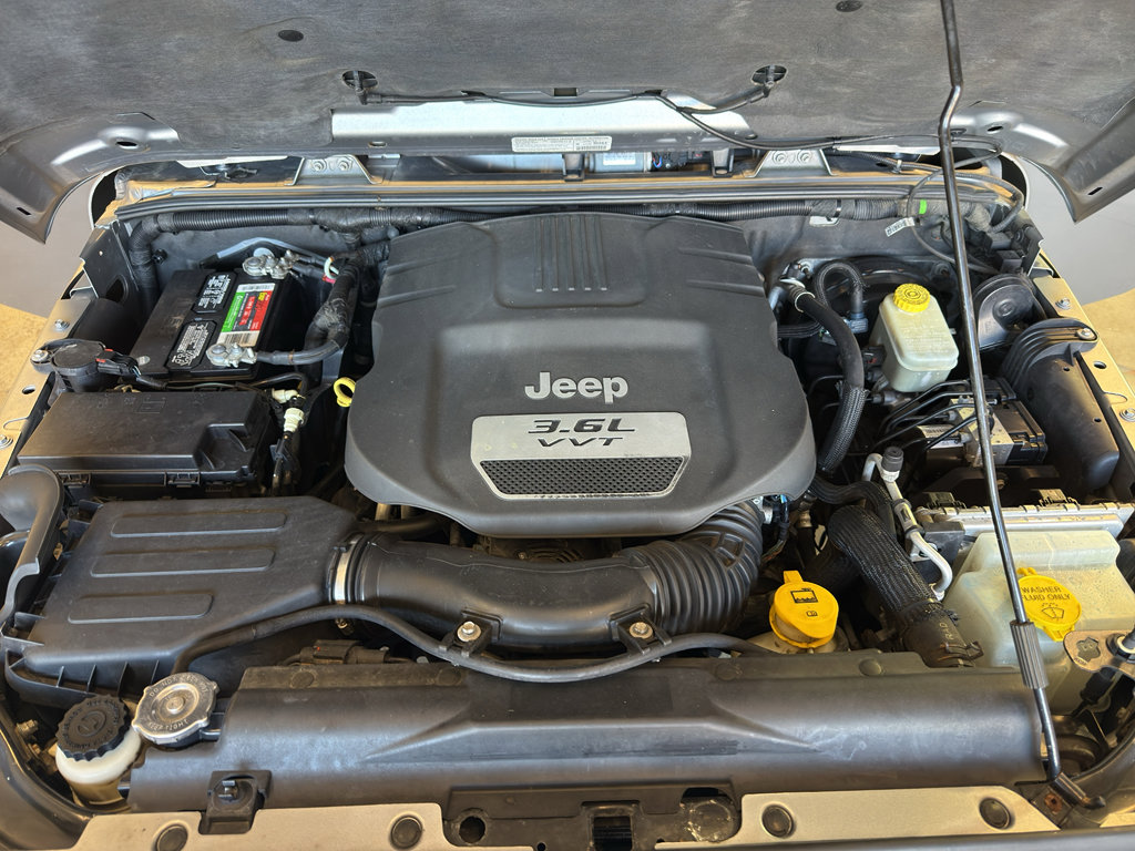 Used 2013 Jeep Wrangler Unlimited Sahara w/ Connectivity Group image 28