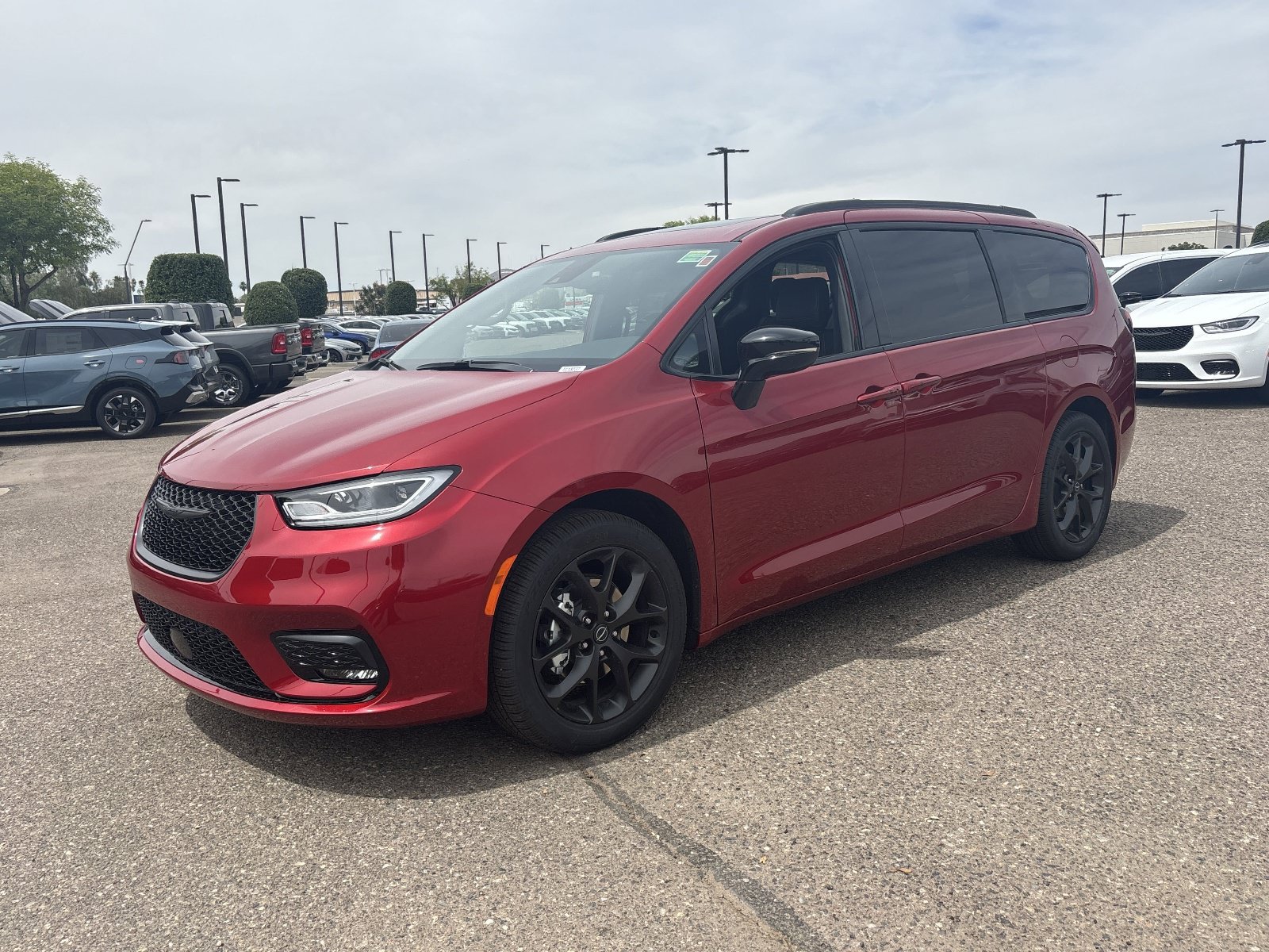 New 2026 Chrysler Pacifica Select w/ S Appearance Package FWD image 2