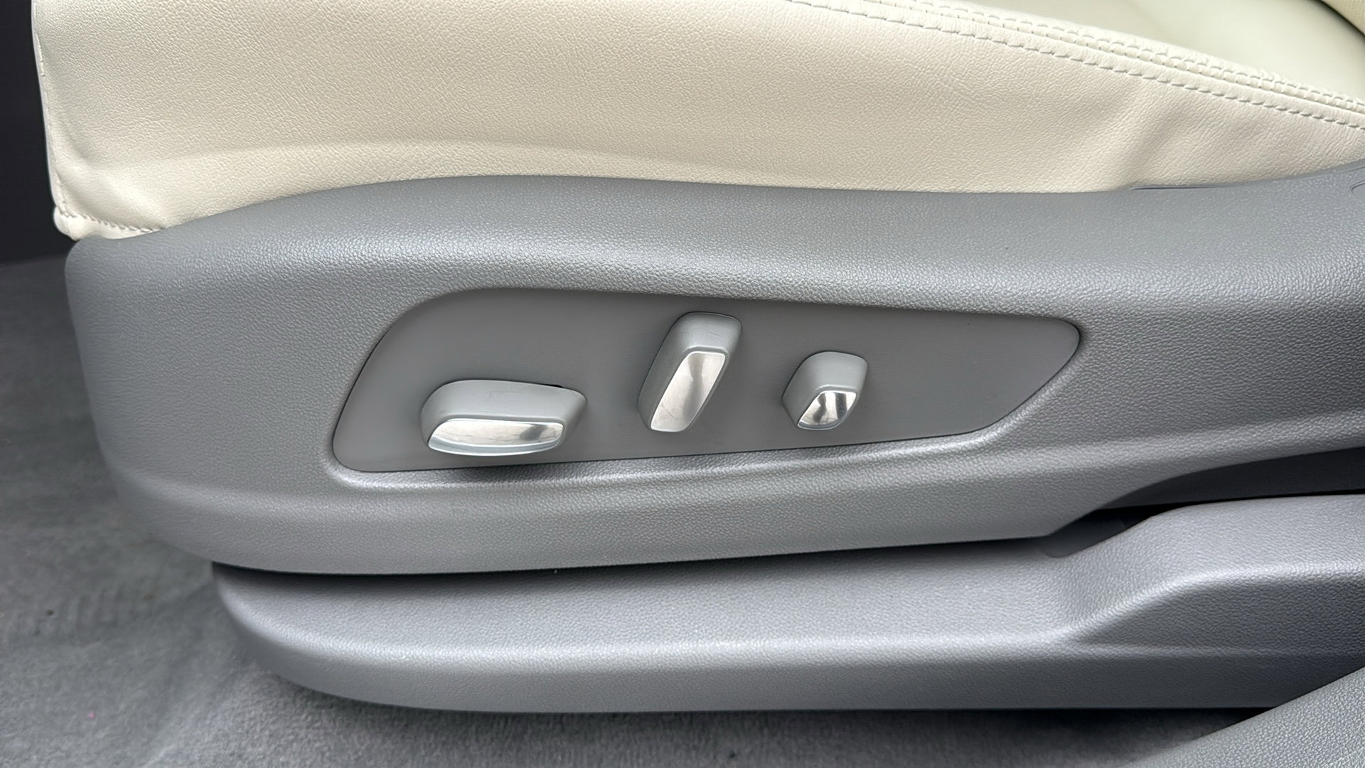 New 2026 Cadillac XT5 Premium Luxury w/ Driver Assist Package image 12