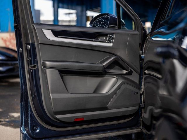 Certified 2025 Porsche Cayenne S AWD/4WD image 33