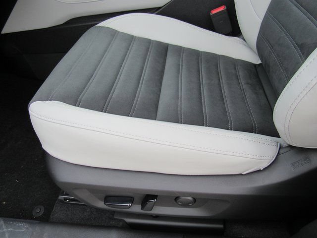 New 2026 Mitsubishi Outlander SE FWD image 13