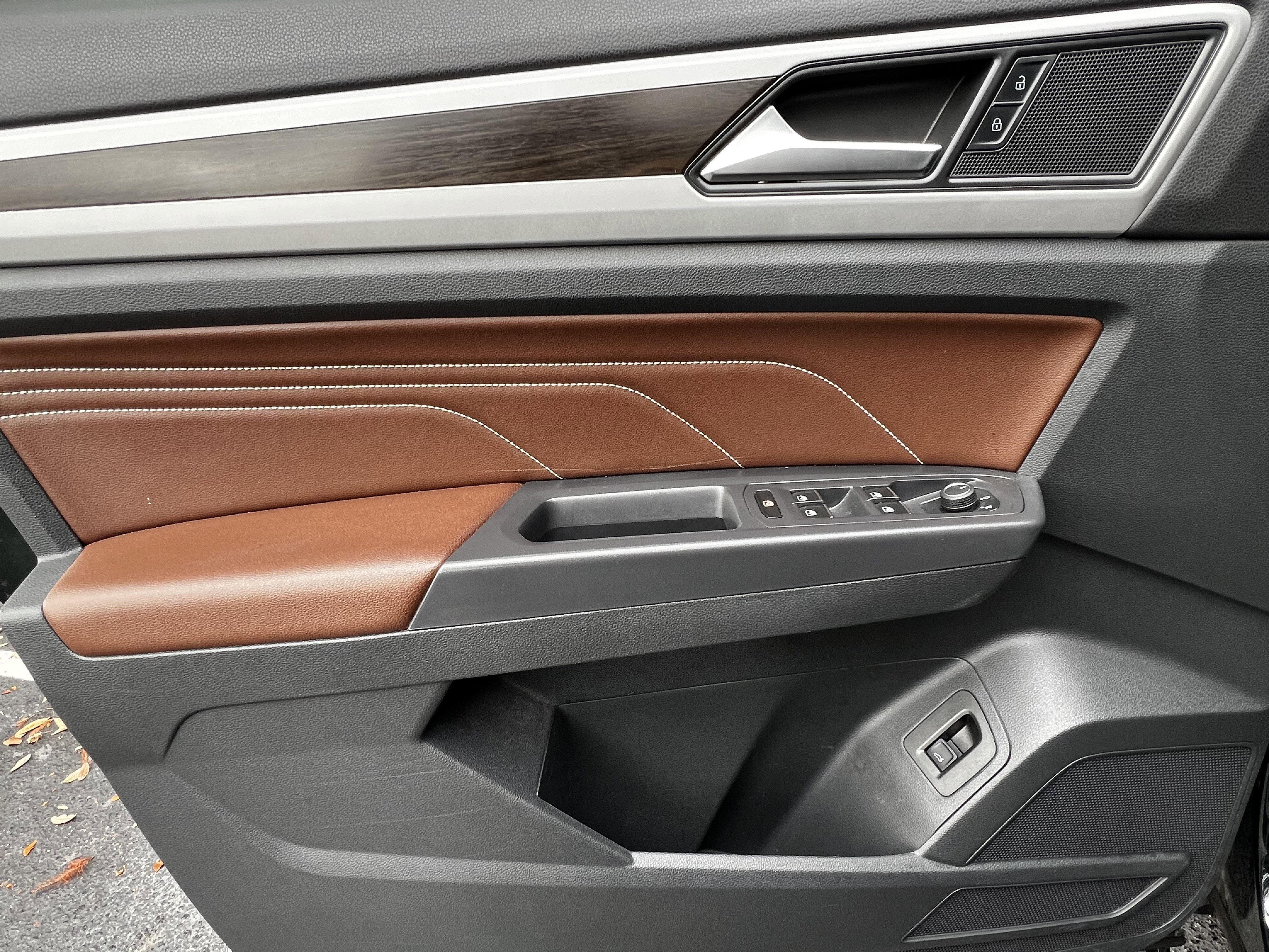 Used 2021 Volkswagen Atlas SE w/ Panoramic Sunroof Package image 13