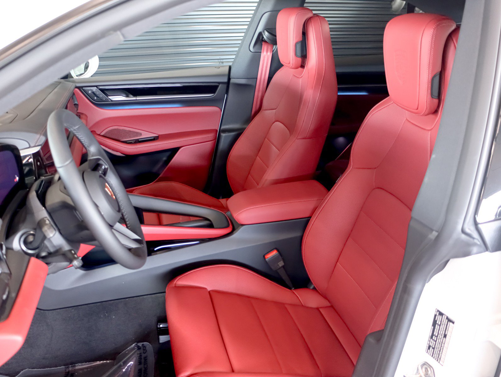 New 2026 Porsche Macan 4 Electric AWD/4WD image 5