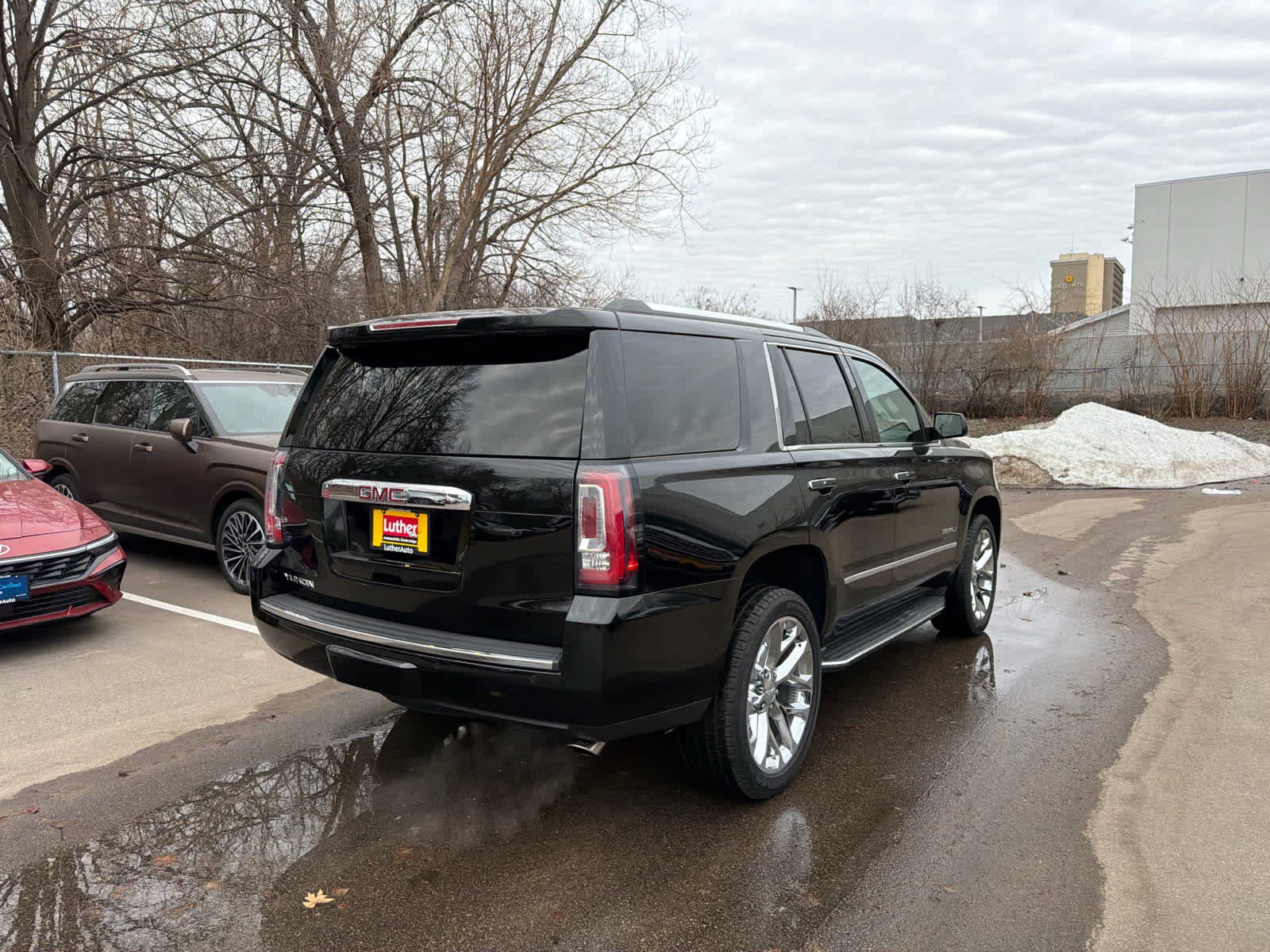 Used 2018 GMC Yukon Denali w/ Open Road Package image 2