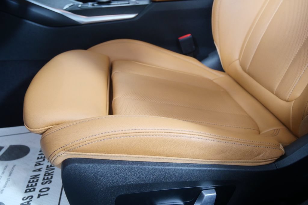 Used 2023 BMW i4 eDrive35 RWD image 9