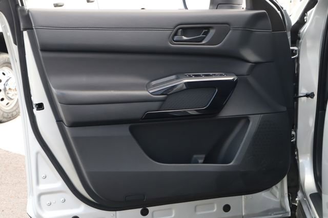 Used 2025 Nissan Pathfinder SV AWD/4WD image 16