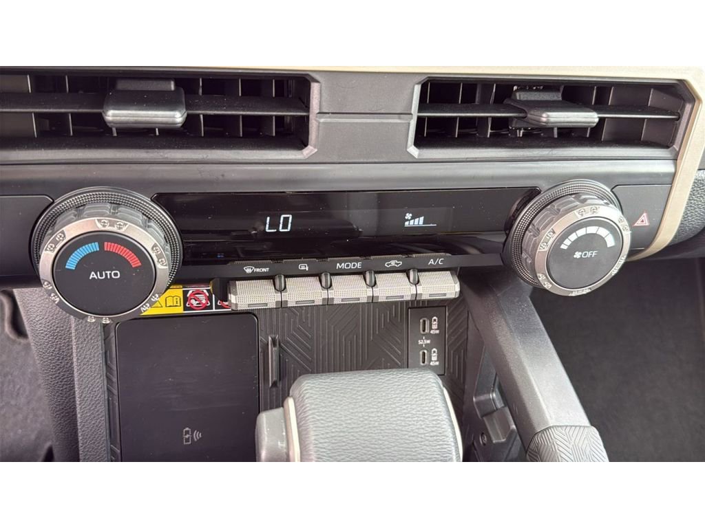 Certified 2025 Toyota Tacoma SR5 w/ SR5 Upgrade Package AWD/4WD image 22