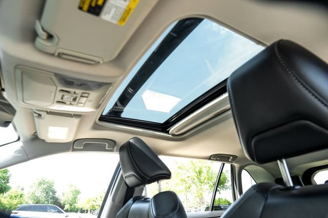 Used 2020 Toyota RAV4 XLE Premium AWD/4WD image 5