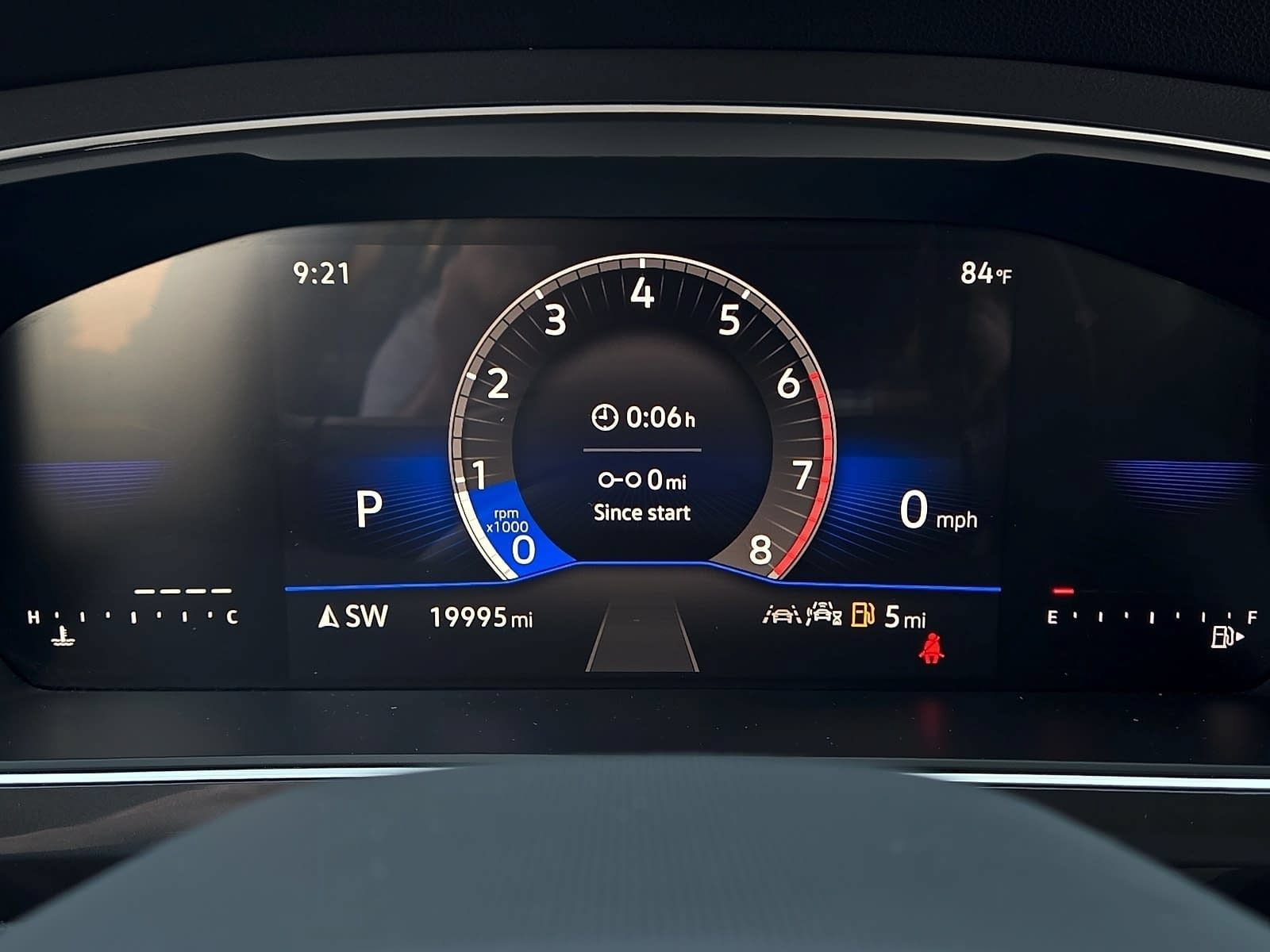 Used 2024 Volkswagen Tiguan SE w/ Panoramic Sunroof Package FWD image 19