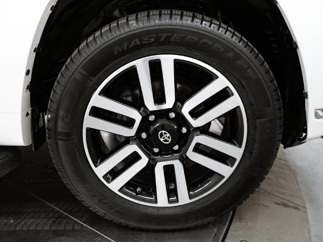 Used 2021 Toyota 4Runner Limited AWD/4WD image 9