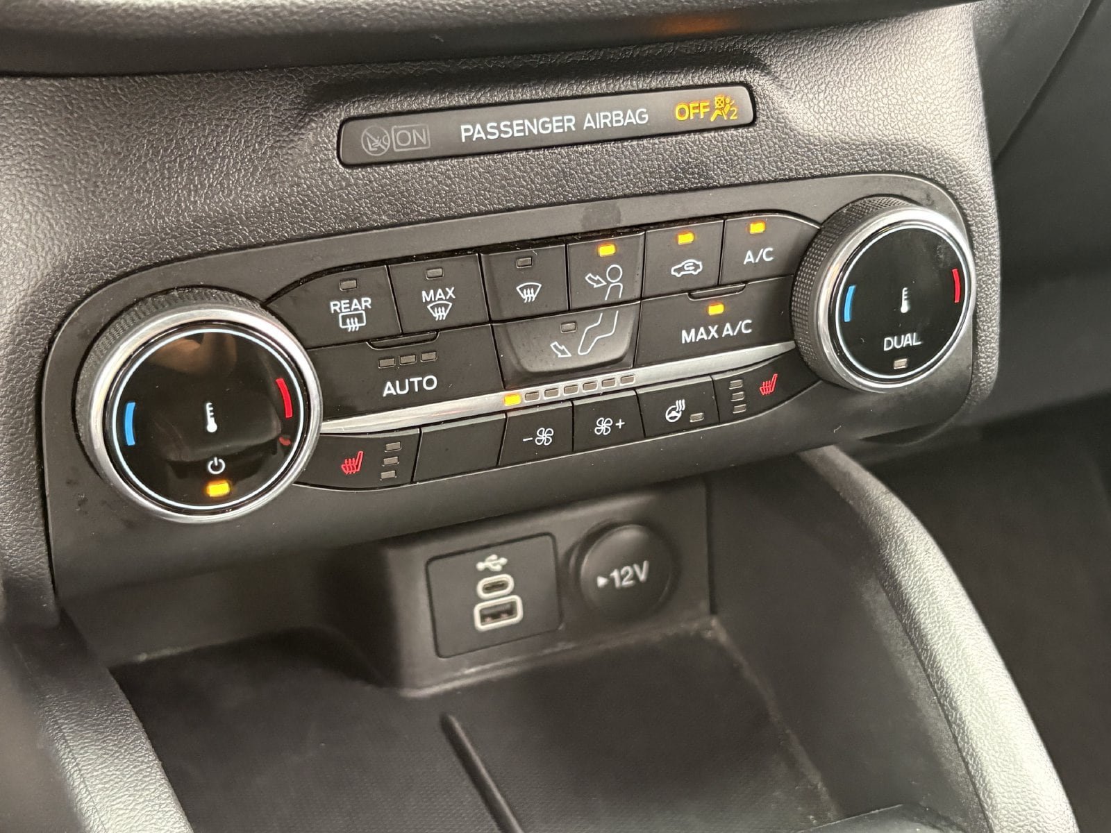 Certified 2025 Ford Escape ST-Line Select AWD/4WD image 31