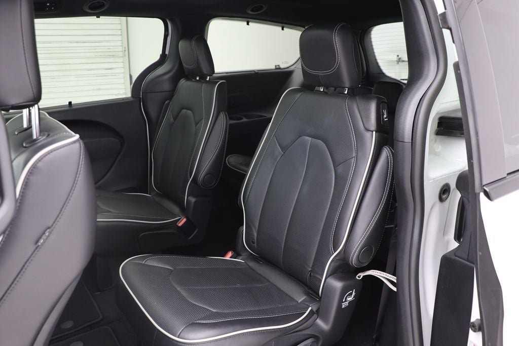Used 2024 Chrysler Pacifica Limited w/ S Appearance Package image 11