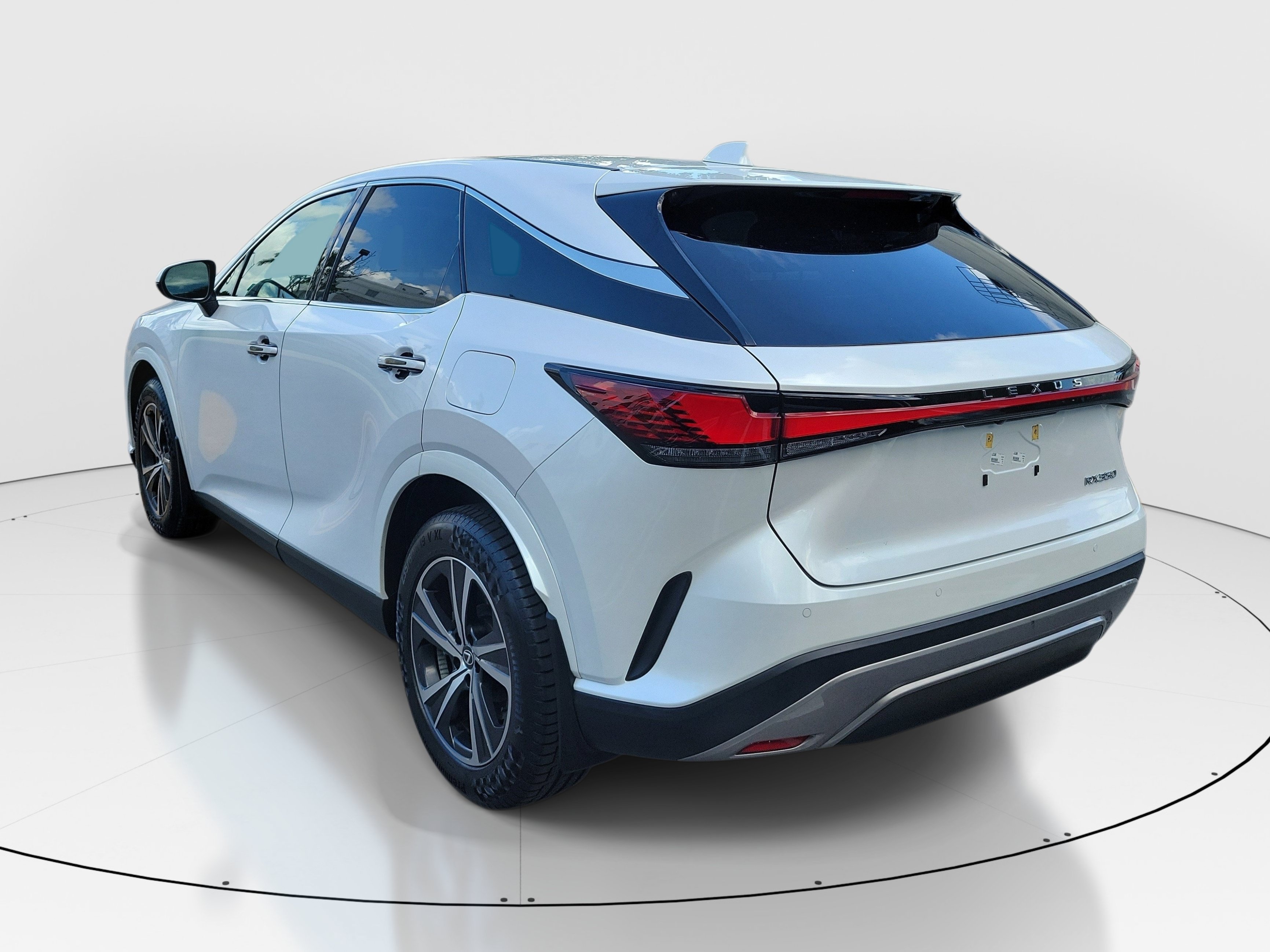 Certified 2024 Lexus RX 350 FWD w/ Technology Package image 4