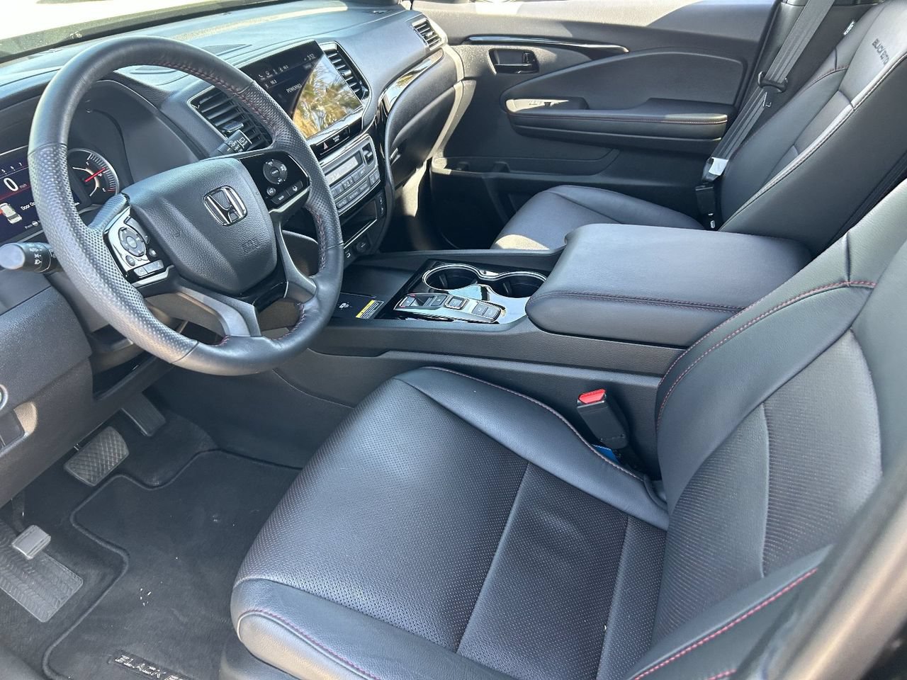 Used 2025 Honda Passport Black Edition image 27