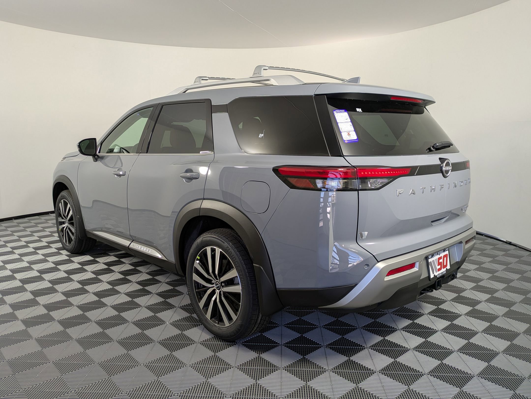 New 2025 Nissan Pathfinder Platinum w/ Cargo Package image 32