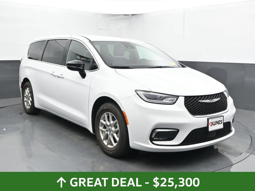 Used 2025 Chrysler Pacifica Select FWD image 7