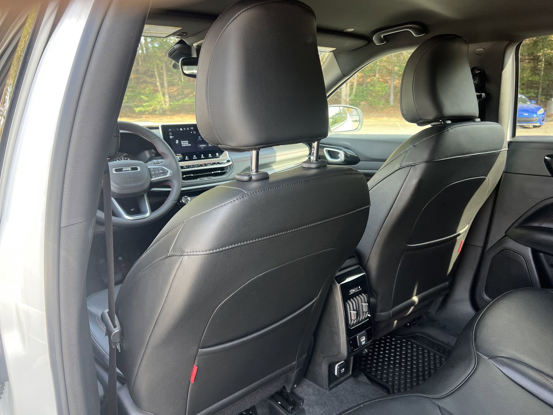 Used 2025 Jeep Compass Trailhawk image 15