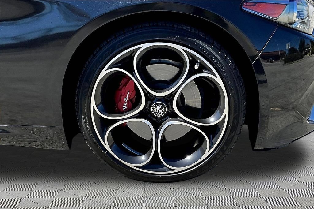 Used 2022 Alfa Romeo Giulia Veloce RWD image 30