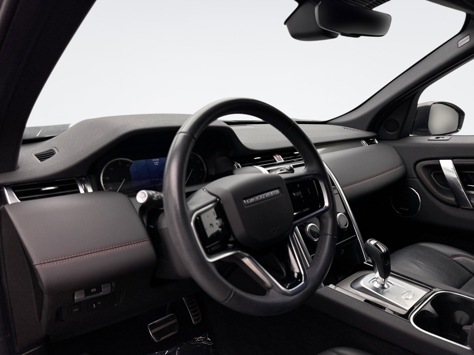 Used 2023 Land Rover Discovery Sport SE R-Dynamic image 10