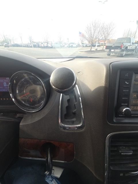 Used 2013 Chrysler Town & Country Touring image 25