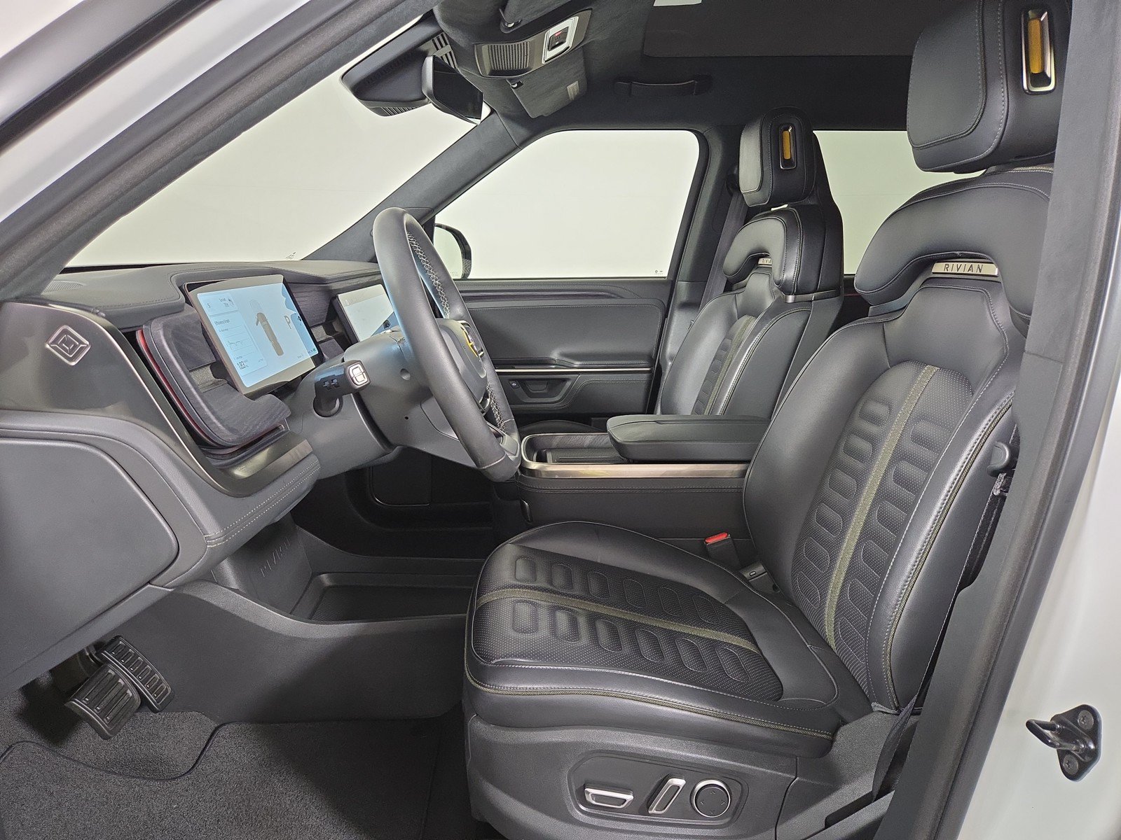 Used 2025 Rivian R1S Adventure AWD/4WD image 20
