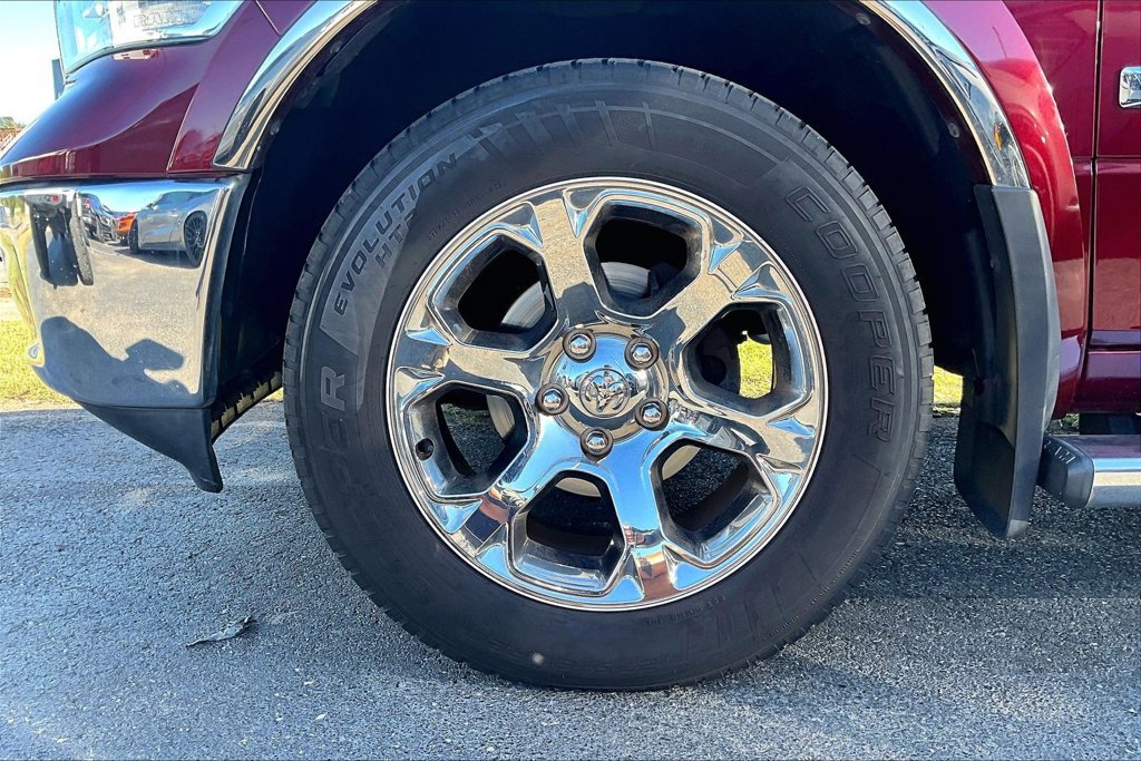 Used 2018 RAM 1500 Laramie w/ Convenience Group AWD/4WD image 2