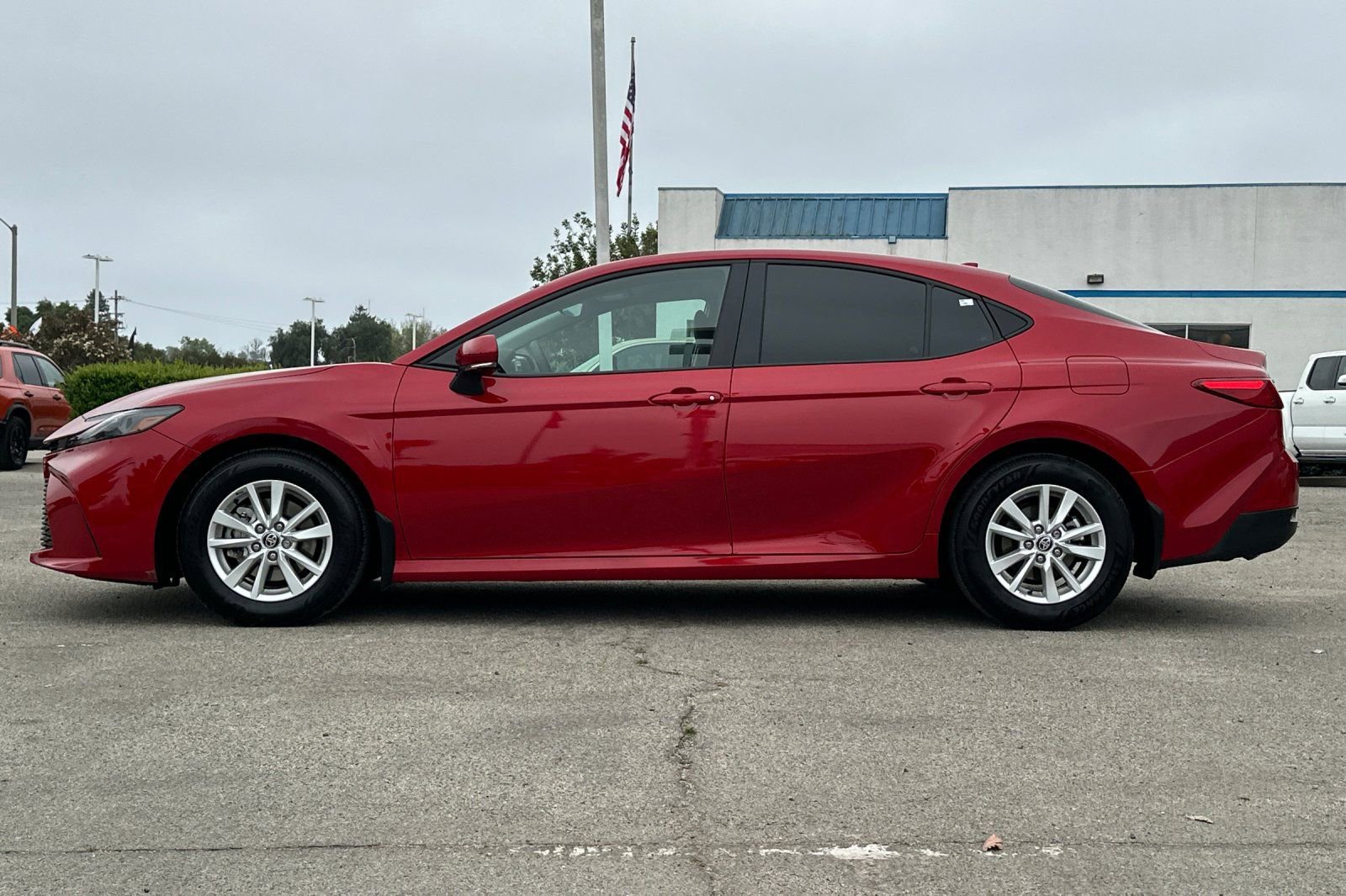Used 2025 Toyota Camry LE image 7
