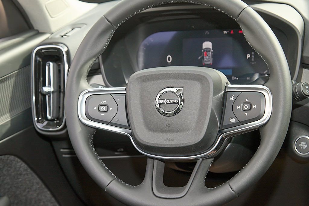 New 2026 Volvo XC40 B5 Plus w/ Protection Package Premier image 25