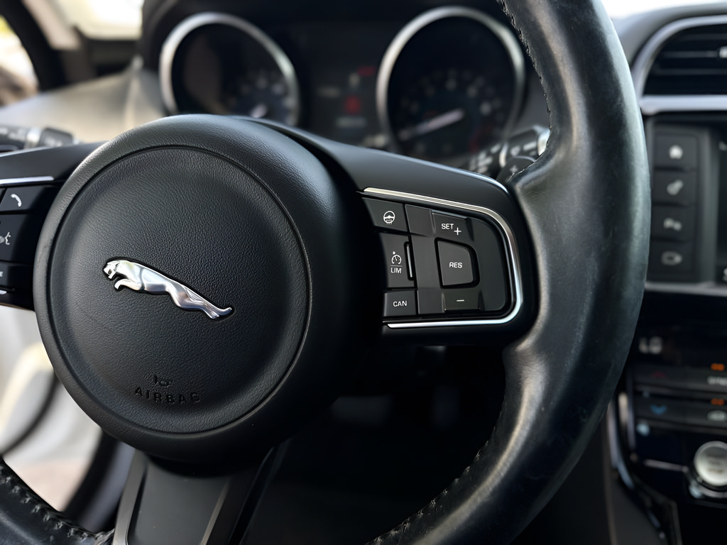 Used 2017 Jaguar XE Premium RWD image 12