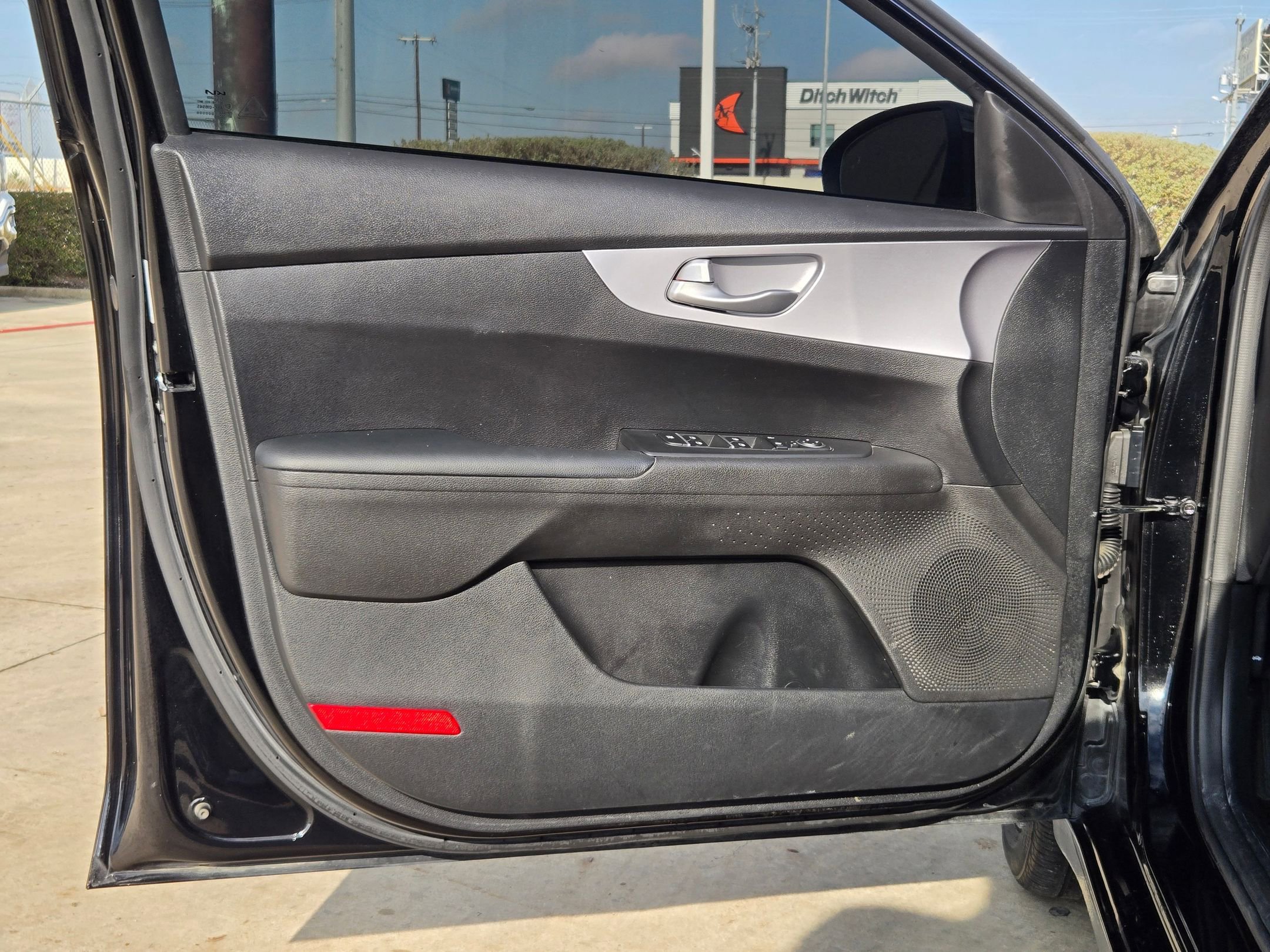 Used 2024 Kia Forte LXS w/ LXS Technology Package image 11