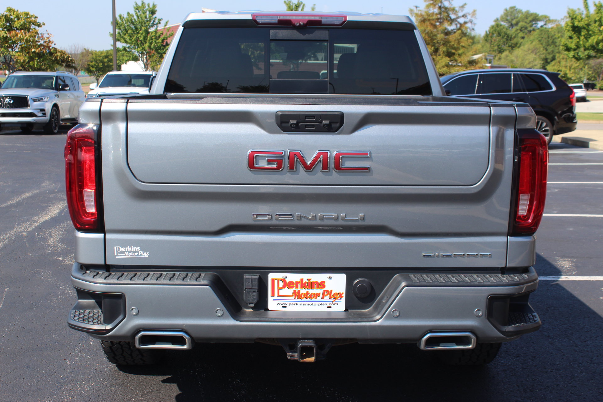 Used 2023 GMC Sierra 1500 Denali w/ Technology Package AWD/4WD image 7