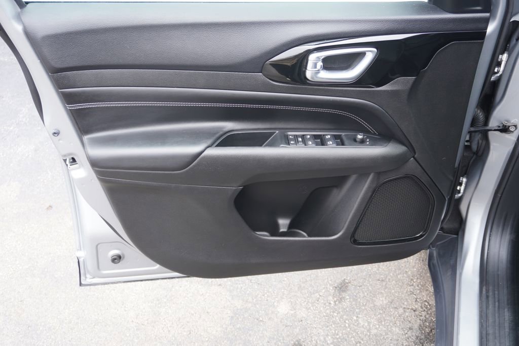 Used 2022 Jeep Compass Altitude w/ Convenience Group AWD/4WD image 9