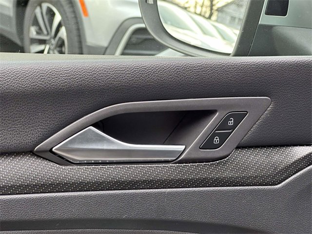 Certified 2022 Volkswagen Golf R image 13