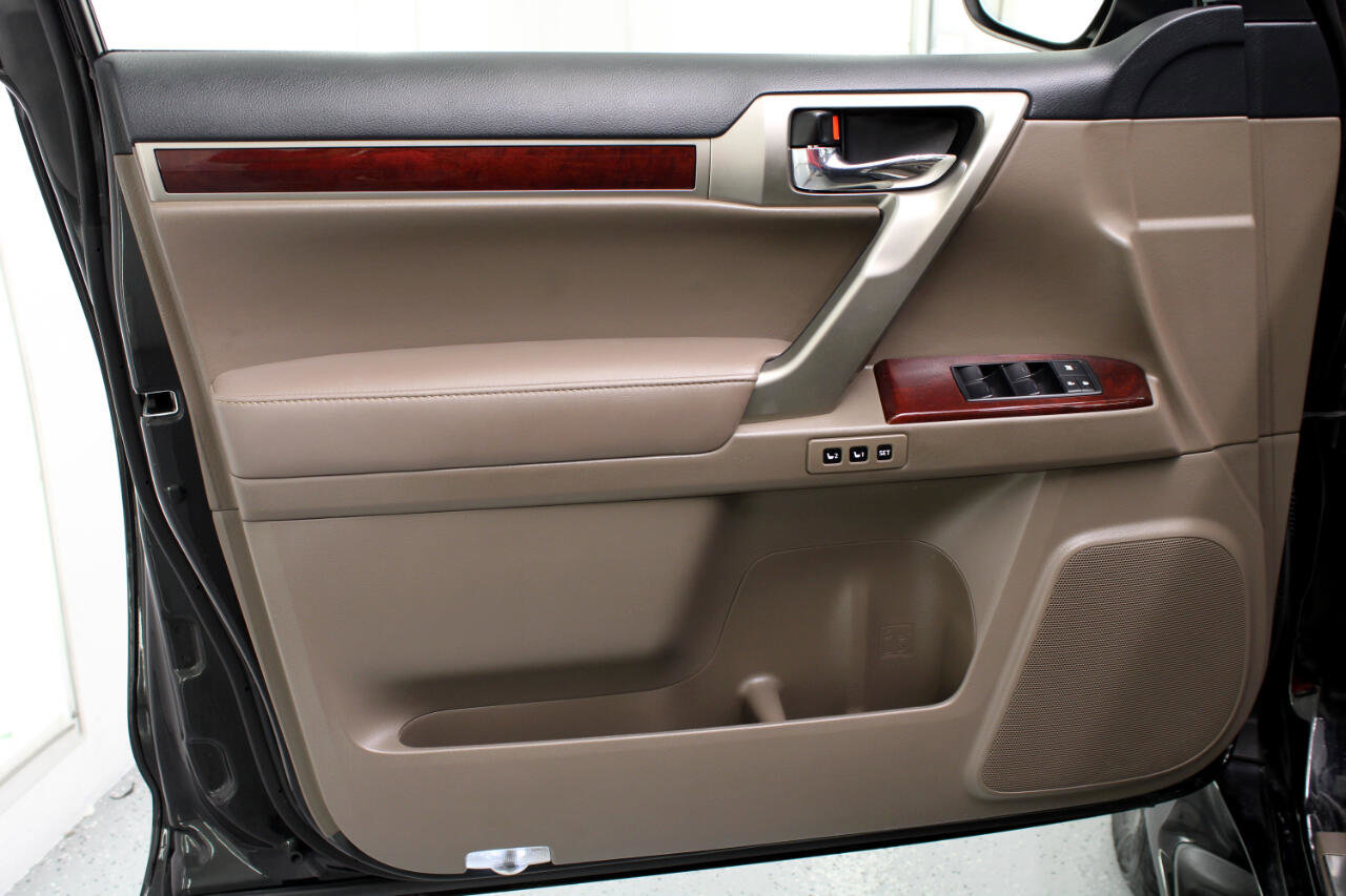 Used 2016 Lexus GX 460 w/ Premium Package image 35