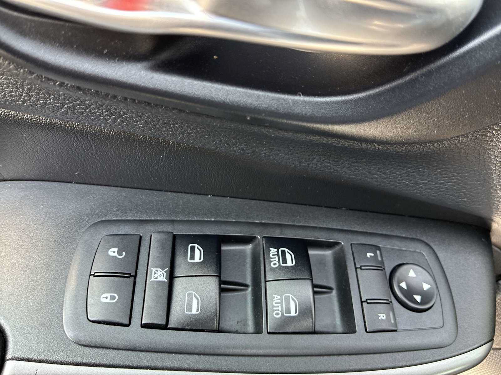 Used 2019 Jeep Cherokee Latitude Plus AWD/4WD image 15