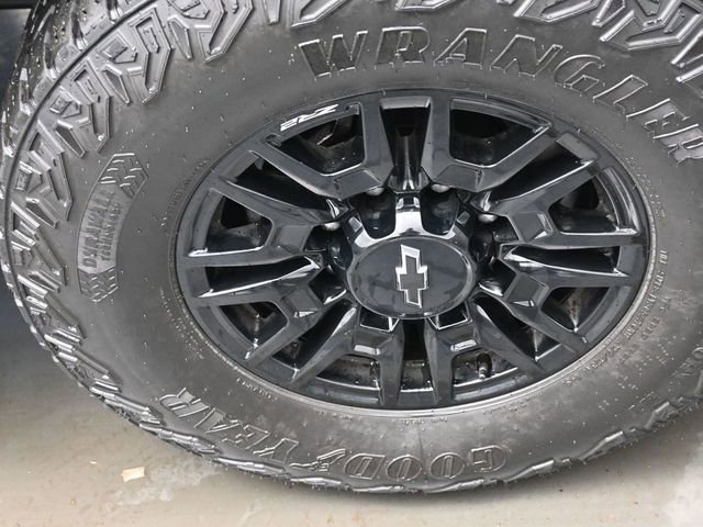 Used 2024 Chevrolet Silverado 2500 ZR2 w/ Technology Package image 29